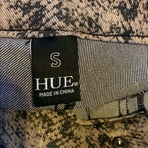 HUE Black and Gray Ankle Cropped Pants